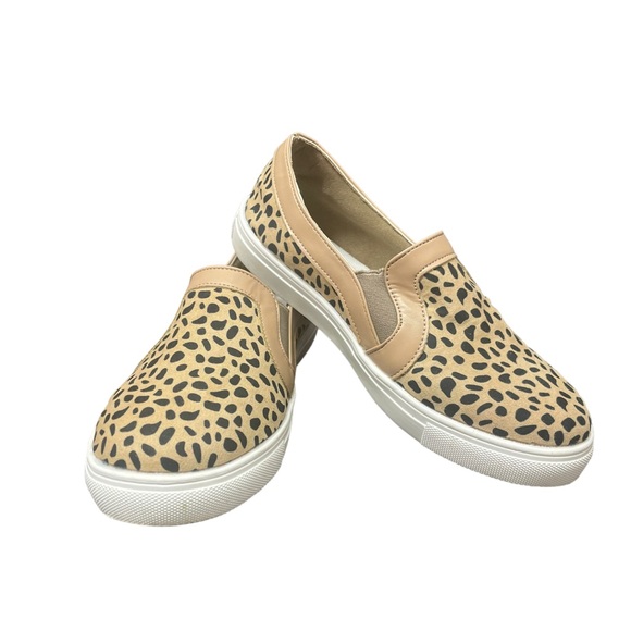✨LEOPARD PRINT SNEAKERS✨ - Picture 6 of 9